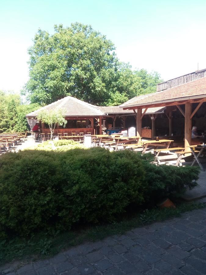 U Pastorku Hotel Racice  Kültér fotó